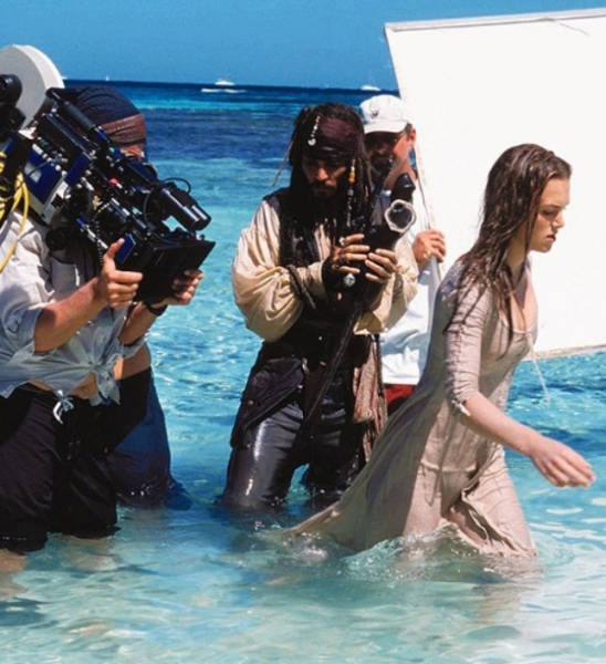 Behind-The-Scenes Shots From Popular Movies Tell So Much More About Them