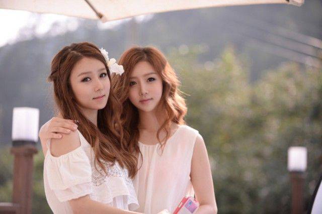 Surgery Turned These Twins From Ugly Ducklings Into Hot Beauties