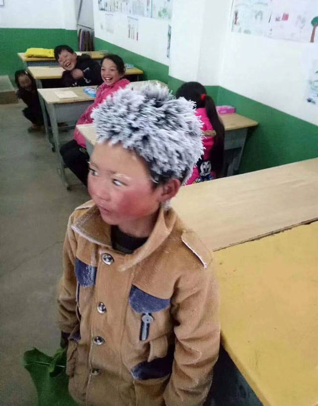 Internet Tries To Help The “Ice Boy” With His 5 Km Path To School Which He Walked In Freezing Cold