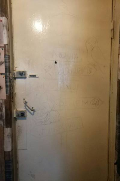 How To Turn A Shabby Door Into A Piece Of Art