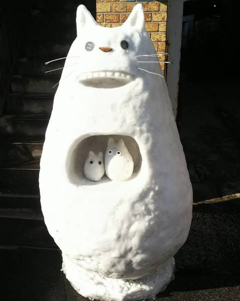 Heavy Snow In Tokyo Ends Up Becoming Material For Amazing Snow Sculptures