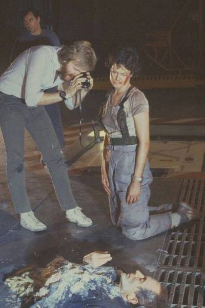 Behind-The-Scenes Photos From The Set Of “Aliens”
