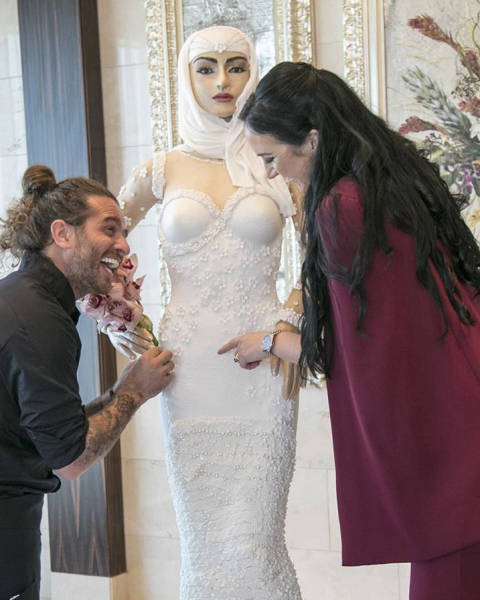 Nothing Special, Just A Wedding Cake For $1 Million