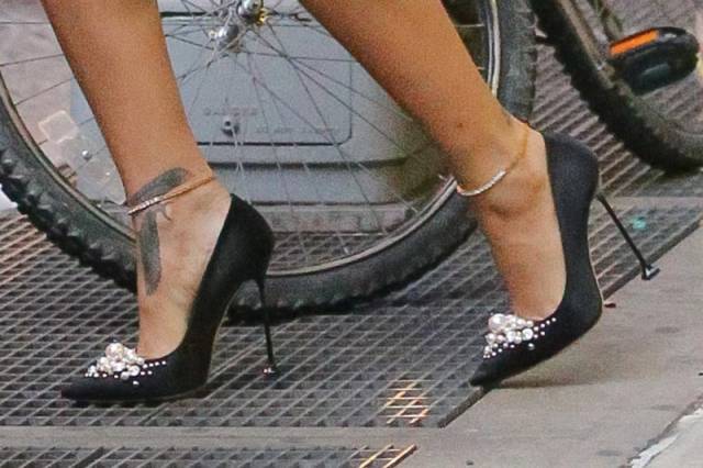 Rihanna Defies Any Reason With Her High Heels In American Cities