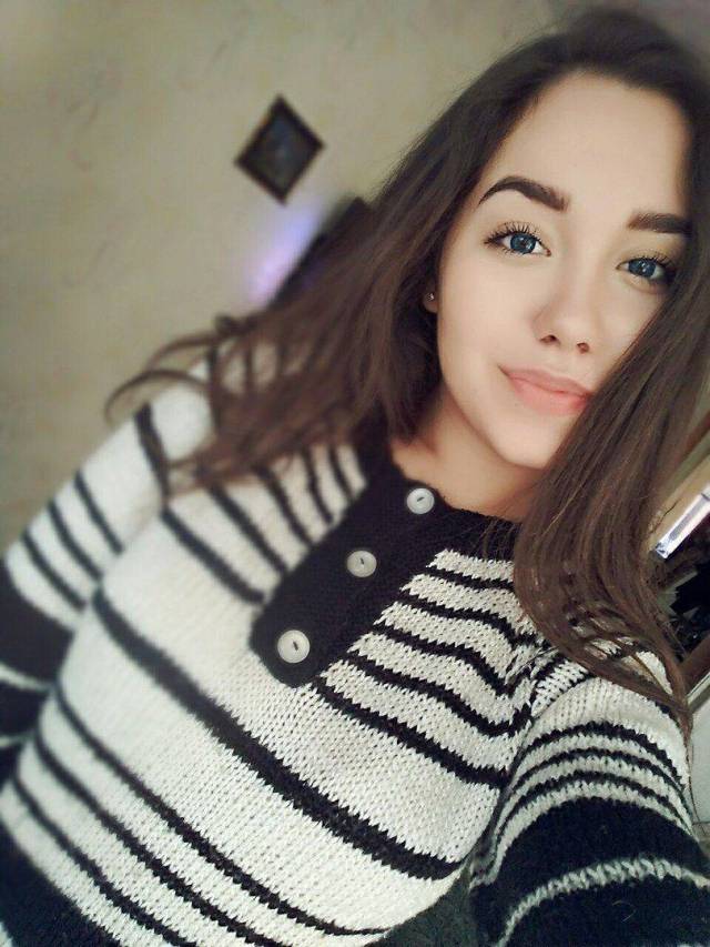 Beautiful Girls Make the World Go Around Beautiful Girls Make the World Go Around