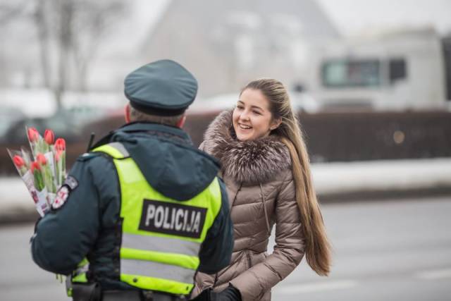 Lithuanian Cops Decided To Pull Over Every Female Driver On International Women’s Day, But Women Weren’t Even Angry
