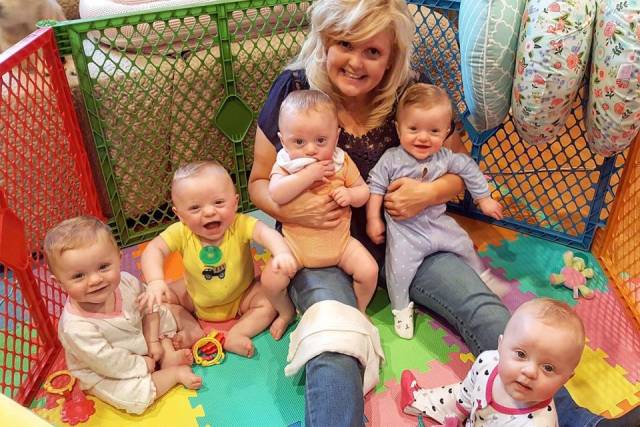 Five Kids At Once Looks Like Quite A Lot… Five Kids At Once Looks Like Quite A Lot…