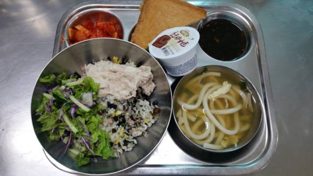 Student Lunch: Korea vs The US
