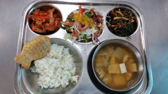 Student Lunch: Korea vs The US