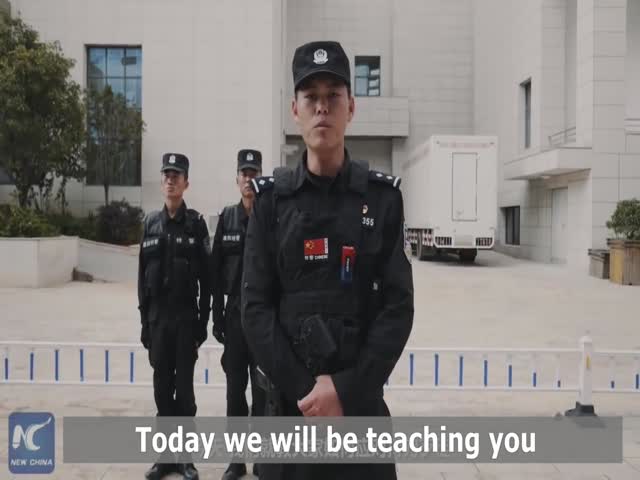 Chinese Police Shows One And Only Way To Counter A Knife Attack