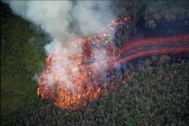 Photos Of Mount Kilauea’s Terrifying Eruption