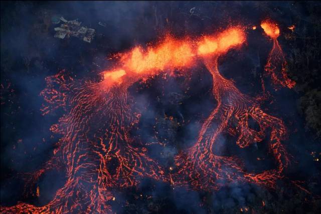 Photos Of Mount Kilauea’s Terrifying Eruption