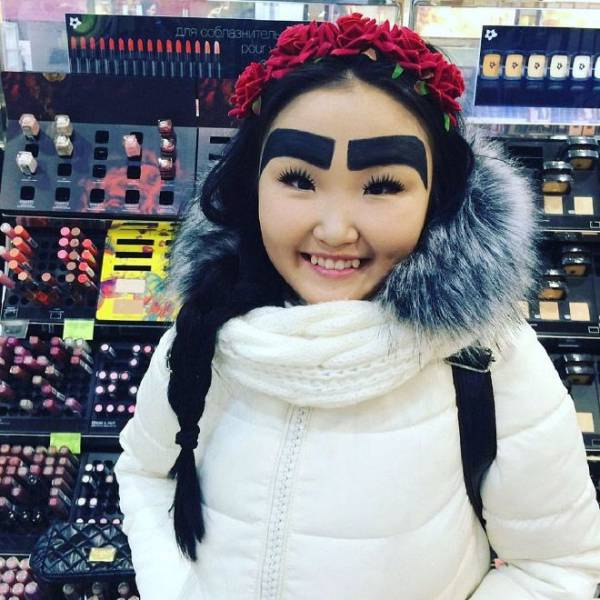 Russian Fashion Blogger And Her Crazy Eyebrows