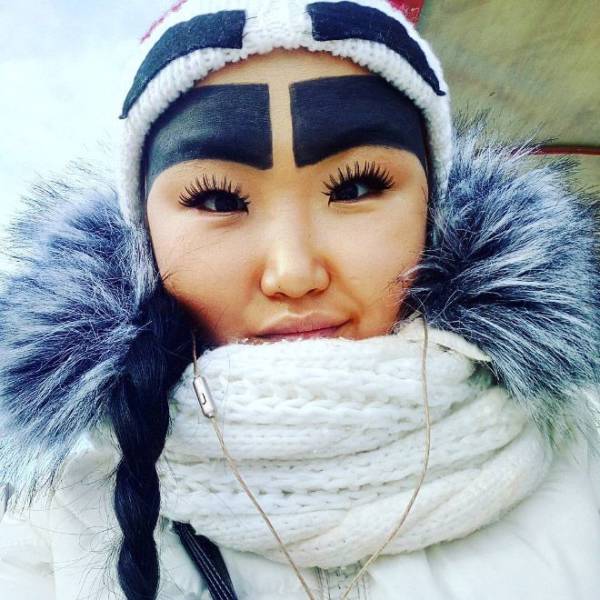 Russian Fashion Blogger And Her Crazy Eyebrows