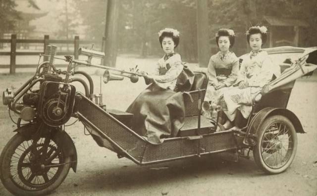Historical Photos Are Always So Intriguing Historical Photos Are Always So Intriguing