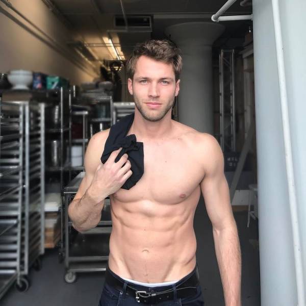Sexy Men With Absolutely Mesmerizing Looks