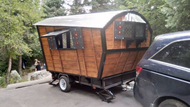 Wanna Have A DIY Gypsy Wagon?