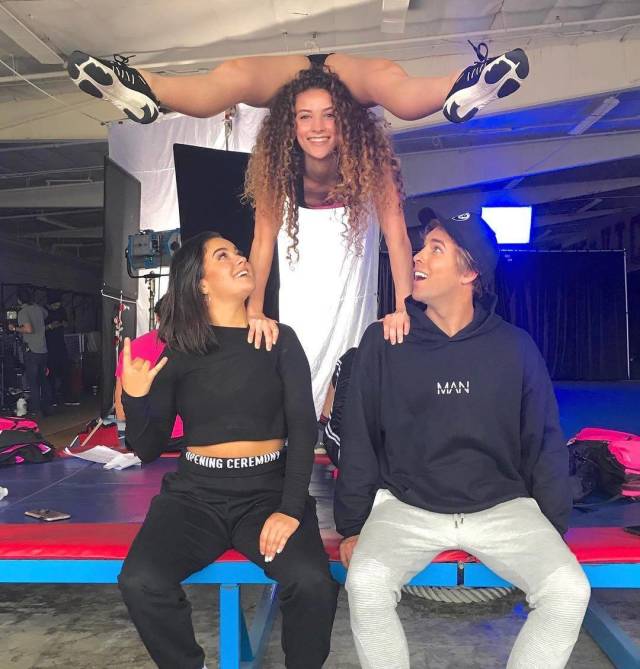 Meet Sofie Dossi 16 Year Old Self Taught Contortionist