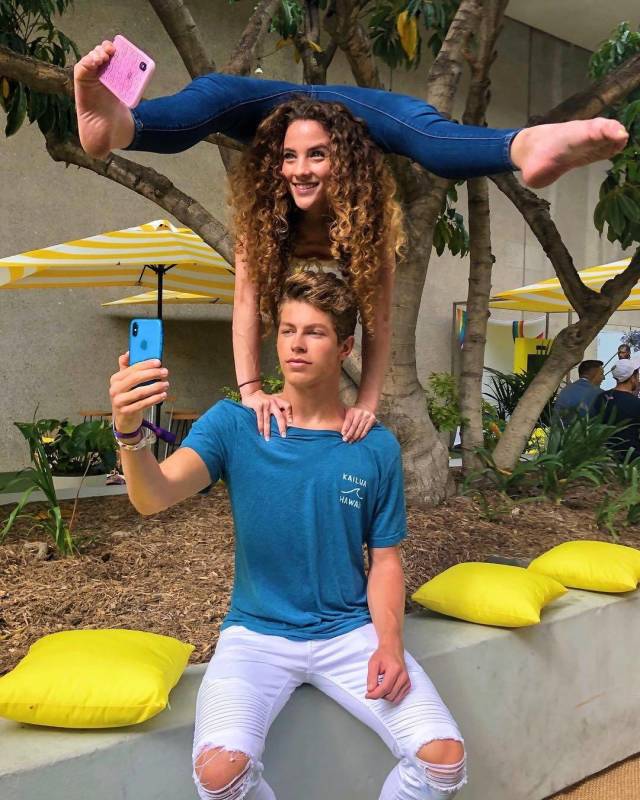 Meet Sofie Dossi 16 Year Old Self Taught Contortionist Who Is Already A Star 24 Pics 