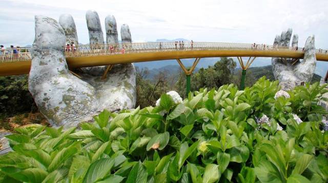 This Amazing Bridge Constructed In Vietnam Looks Like It Just Teleported From An Ancient Legend