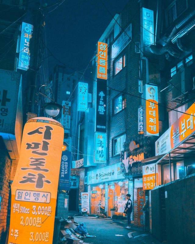 Here’s How Mysteriously Cyberpunk Looks In Asia