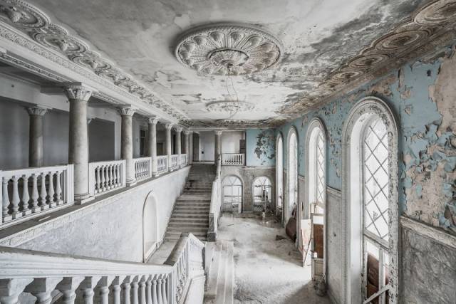 Abandoned Places Are Always So Attractive