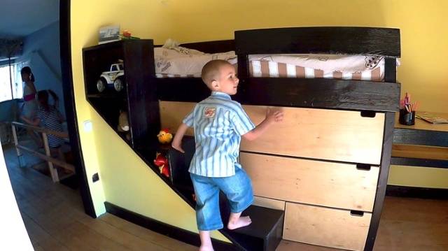 Kids Are Lucky To Have Their Father Who Can Construct Such A Bed For Them