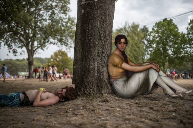 People From Classical Paintings Found Their Way To A Music Festival!