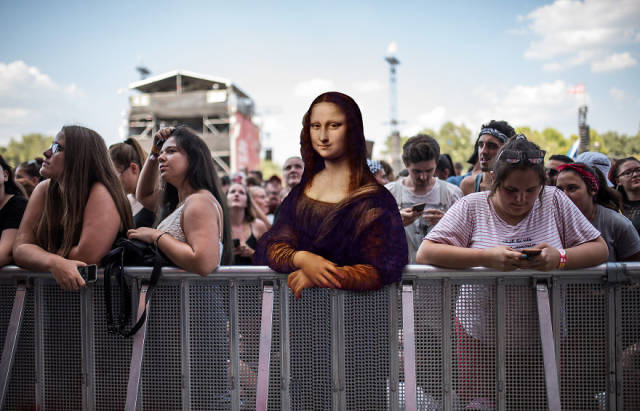 People From Classical Paintings Found Their Way To A Music Festival!