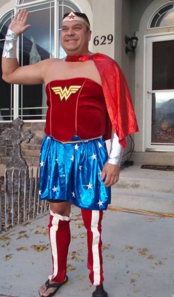 “Wave At The Bus Dad” Is A Professional At Embarrassing His Son