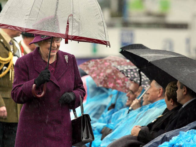 Queen Elizabeth Always Matches Her Outfits!