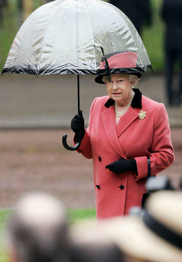 Queen Elizabeth Always Matches Her Outfits!