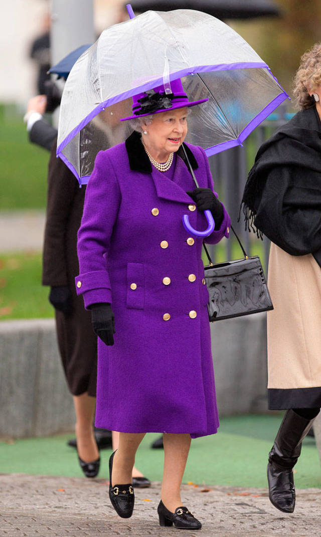 Queen Elizabeth Always Matches Her Outfits!