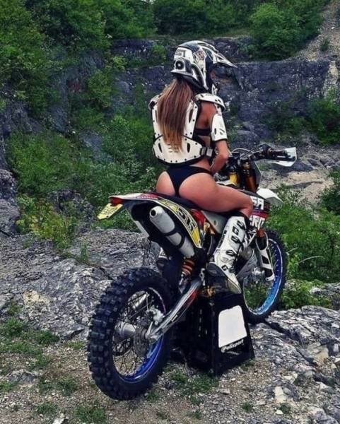 These Girls Look So Good On Their Bikes