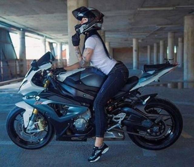 These Girls Look So Good On Their Bikes