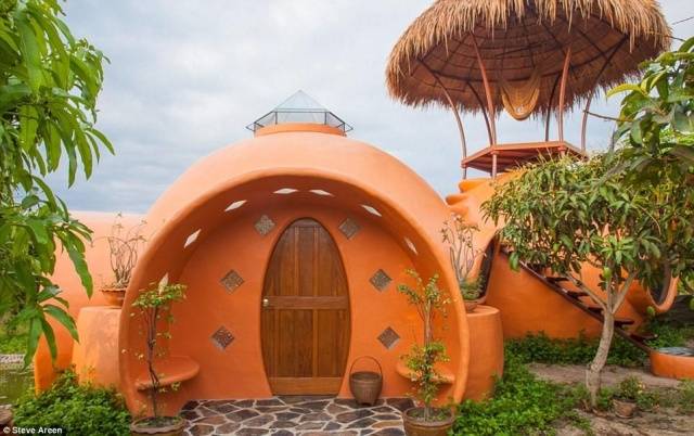 Man Builds His Dream Mini-Home In Only Six Weeks For $9,000