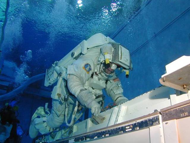 There’s Some Things People Should Learn From Astronauts