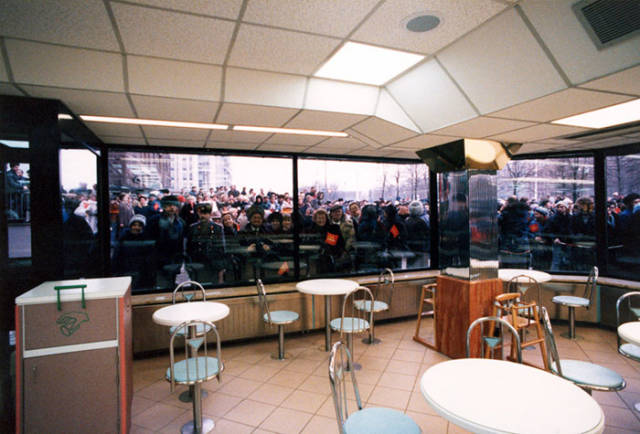 An Impressive Story About How Soviet Union’s First McDonald’s Was Opened