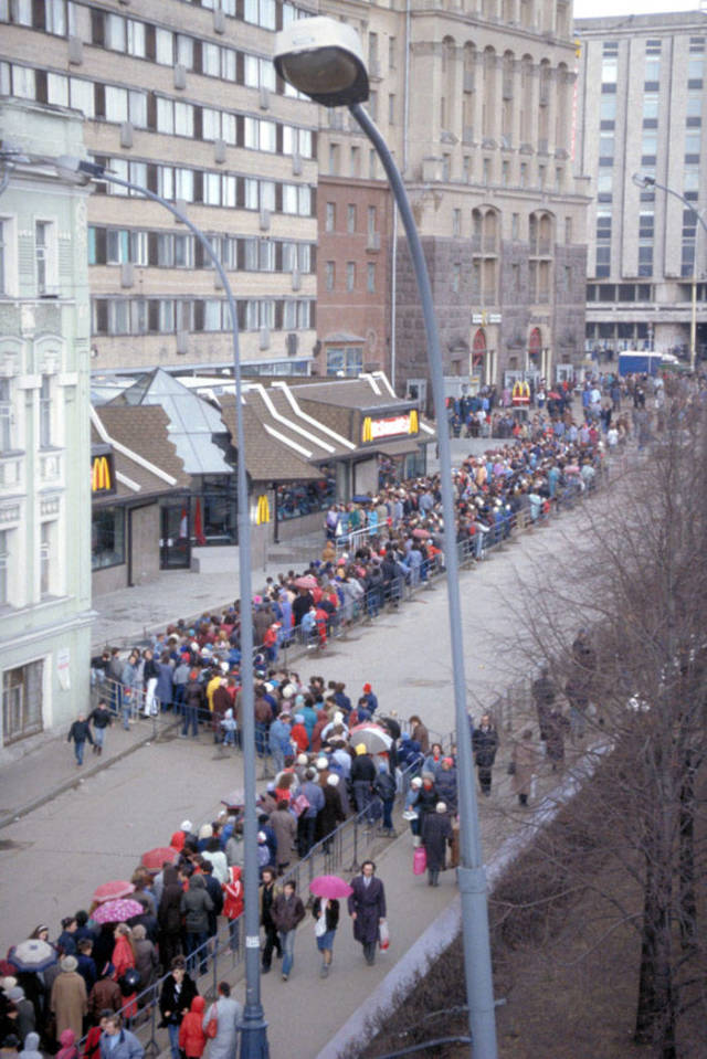 An Impressive Story About How Soviet Union’s First McDonald’s Was Opened