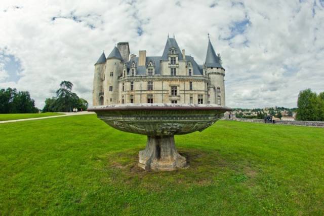 Focus Very Hard And Figure Out What’s Going On Here