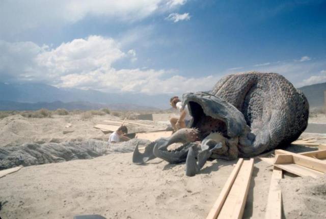 What Was Happening Behind The Scenes Of “Tremors” (1990 ...