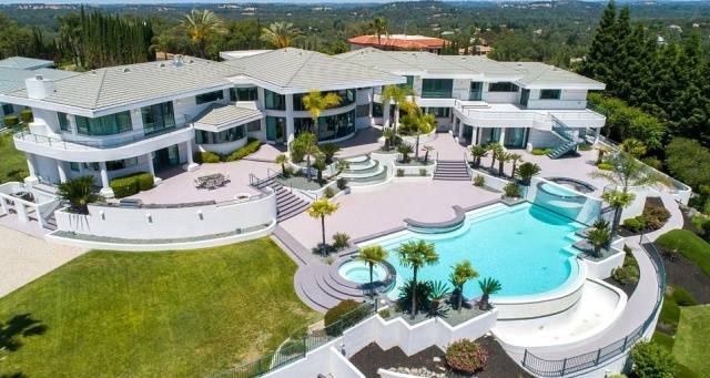 Take A Look At Eddie Murphy’s $10 Million Northern California Mansion That’s Currently On Sale
