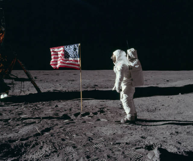 Some People Have Noticed That First Steps On The Moon Don’t Match Neil Armstrong’s Boots…