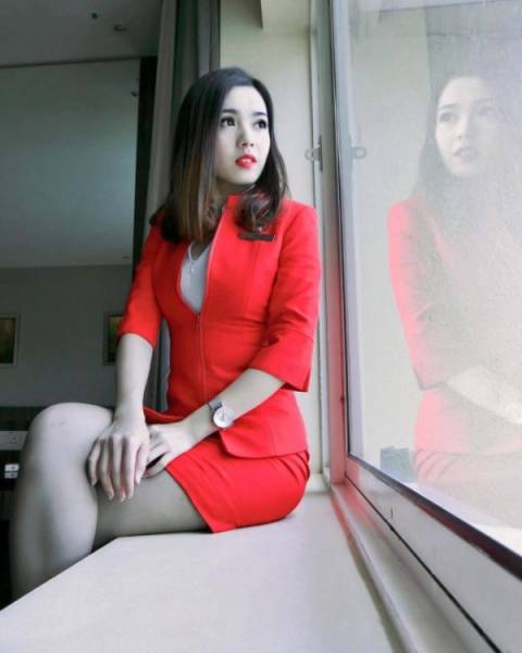 This Chinese “AirAsia” Hostess Is Such A Cutie