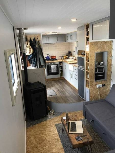 Witty Couple Turns A Truck Into A Mobile Home To Be Able To Travel