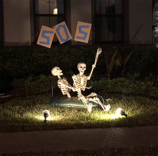 Some People Are Really Dedicated When It Comes To Halloween Decorations