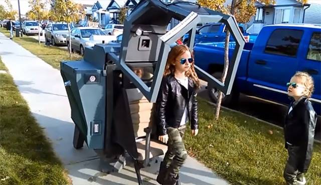 This Mech Is A Real Costume For Dad And His Daughter