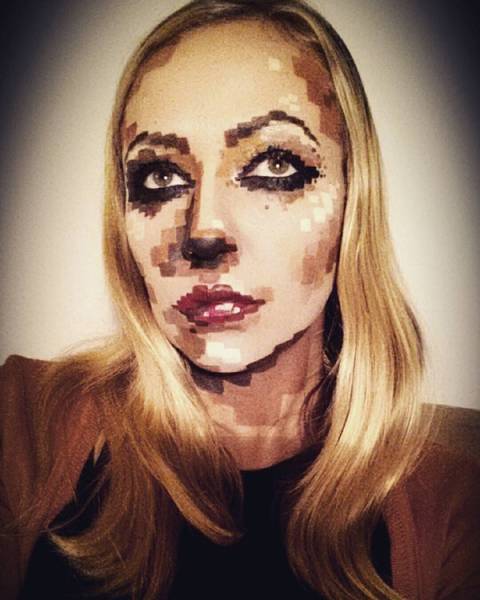 Julia Is Scarily Good With Halloween Makeup