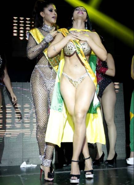 Brazilian “Miss BumBum 2018” Contest Turns Into A Brawl As Winner Is Accused Of Cheating