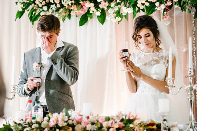 Wedding Turns Around After Bride Receives Texts About Her Fiancé